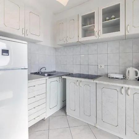 בית נופש In Pula With Kitchen