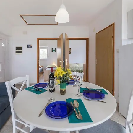 In Pula With Kitchen בית נופש פולה