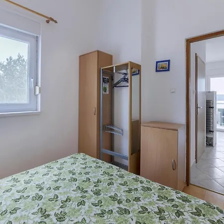 בית נופש In Pula With Kitchen *