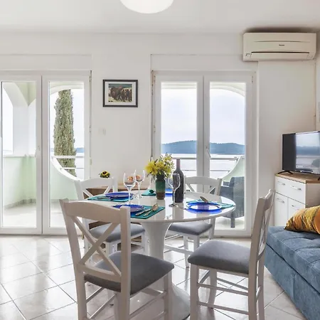 In Pula With Kitchen בית נופש פולה