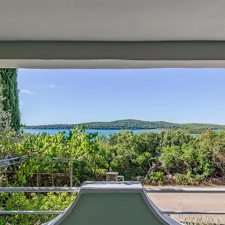 בית נופש In Pula With Kitchen פולה