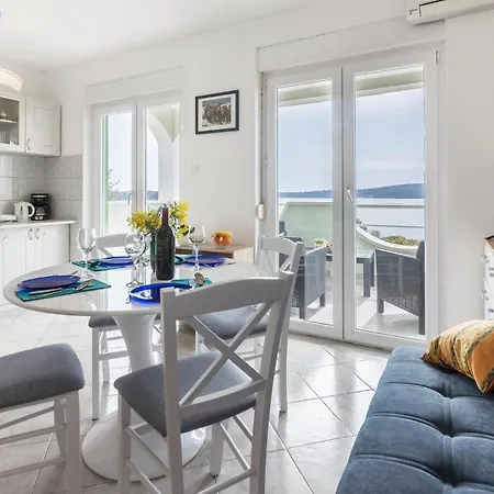 In Pula With Kitchen 別荘 プーラ