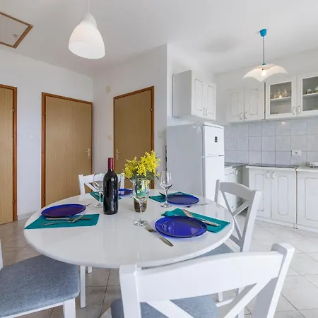 Dom wakacyjny In Pula With Kitchen Medulin