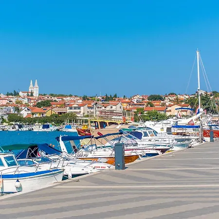 Amazing Apartment In Pula With Wifi 普拉