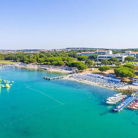 別荘 In Pula With Kitchen *